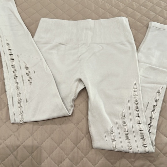 SAVVI Leggings & Sports Bra Set (2-piece) - Picture 5 of 10